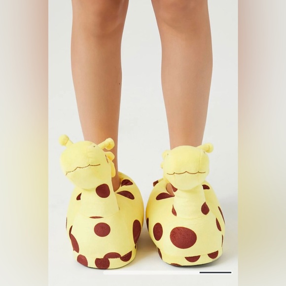 Plush Giraffe House Slippers - Picture 3 of 5